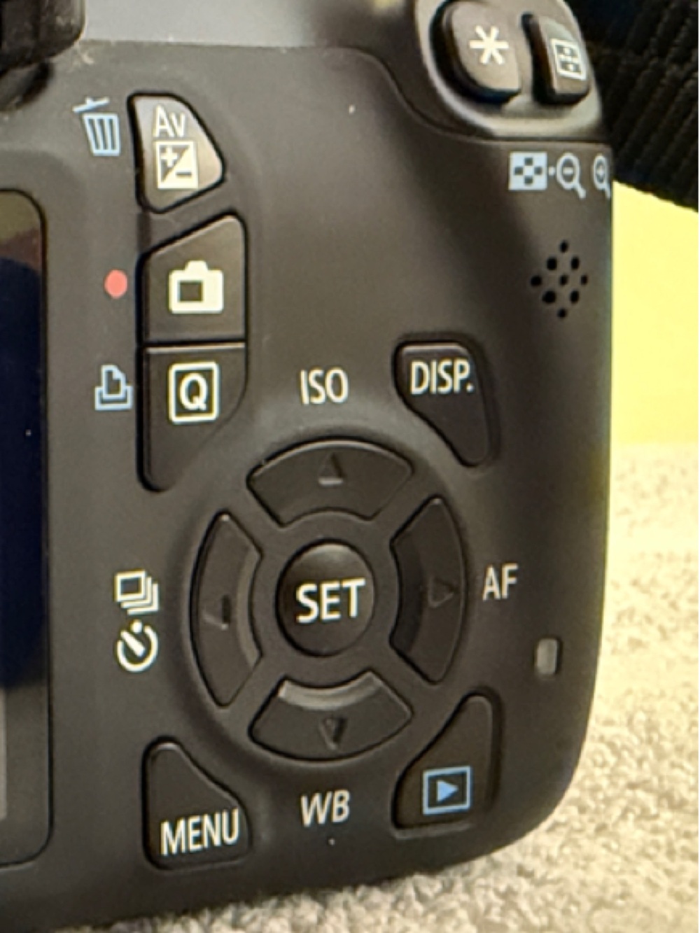 Canon EOS Rebel T3 DSLR Camera with 18-55mm Lens with case and strap. Excellent - Picture 6 of 11